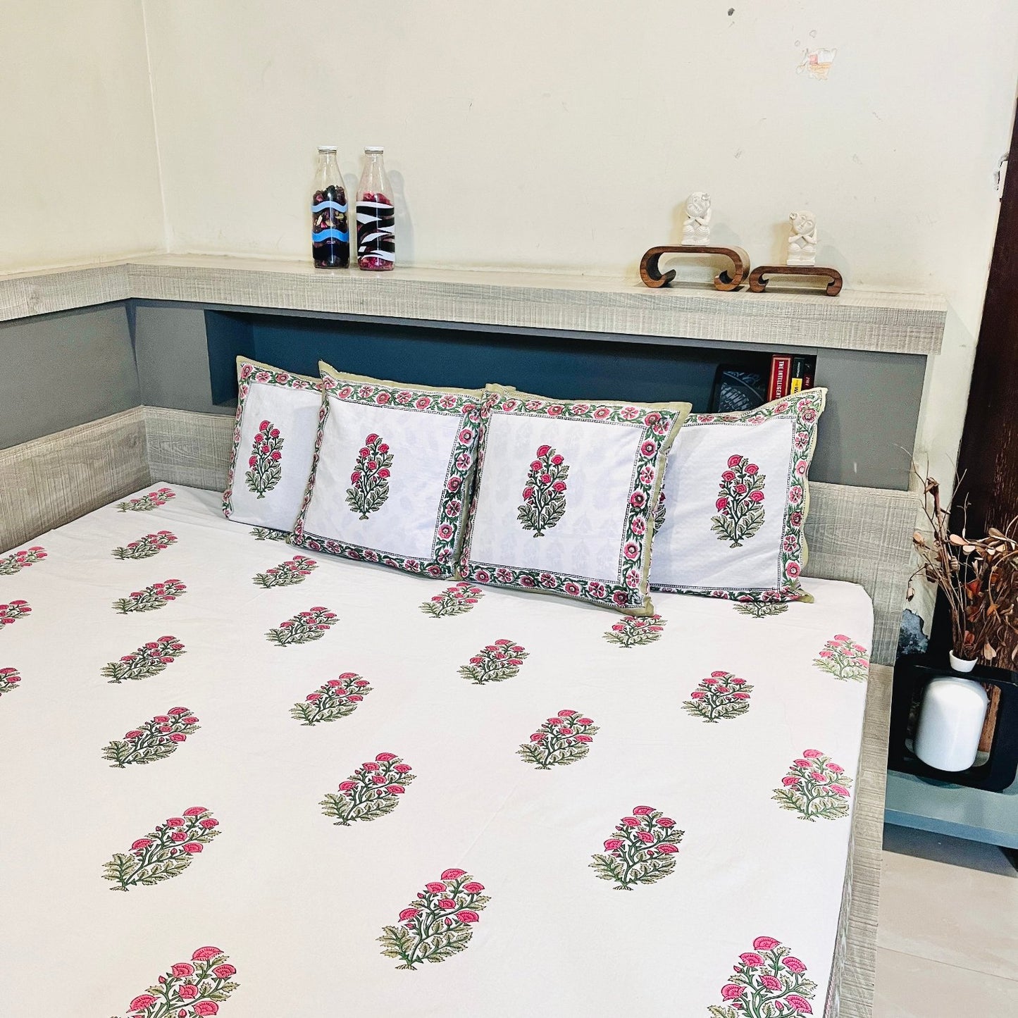 Posies Bed Sheet with Pillow Covers